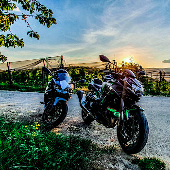 Z H2 und Ninja 650 am Bielersee